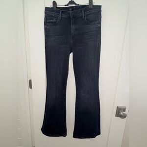 NWOT MOTHER The Weekender flare jean in Deep End wash sz 28 1585-965